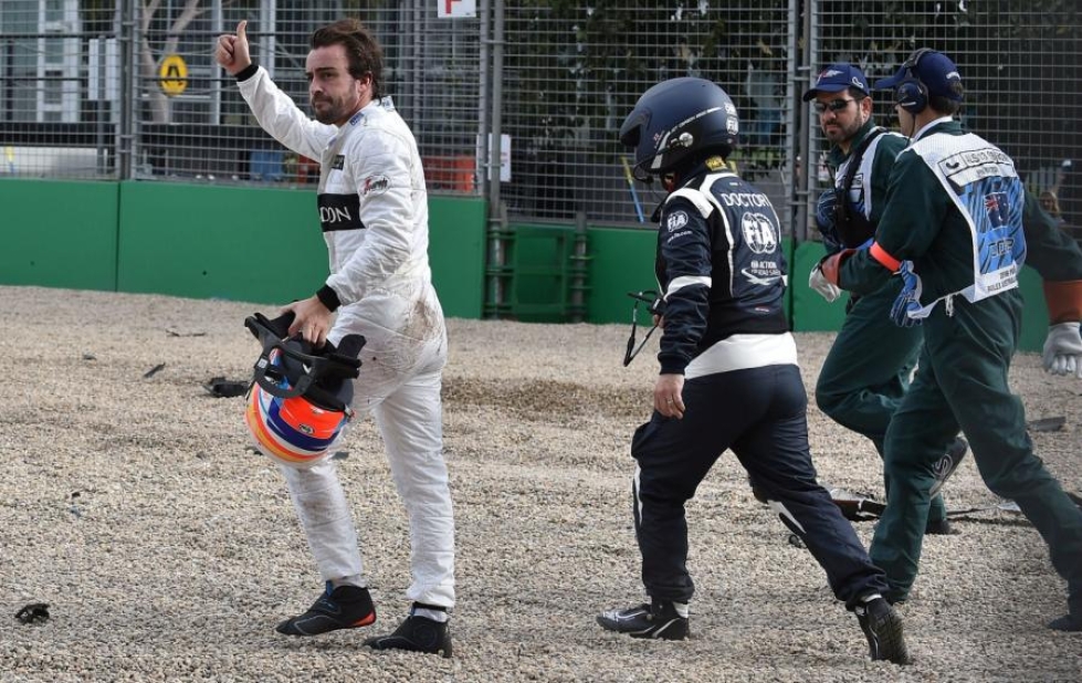 Fernando Alonsolla (vas.) on vuosi jäljellä sopimusta McLarenin kanssa. LEHTIKUVA/AFP