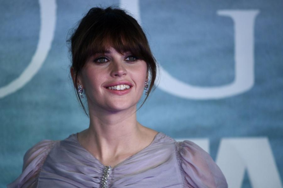 Brittinäyttelijä Felicity Jonesin (kuvassa) tähdittämä Rogue One -elokuva on tahkonnut miljoonalipputuloja ilmestyttyään. LEHTIKUVA/AFP