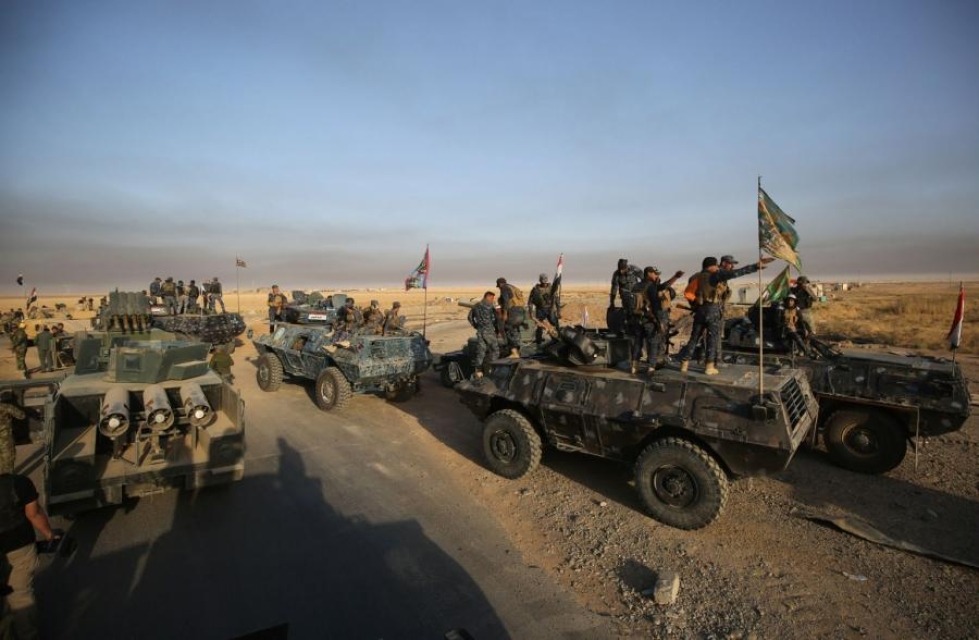 Kuvassa Irakin joukkoja järjestäytymässä hyökkäykseen noin 45 kilometrin päässä Mosulista. LEHTIKUVA/AFP