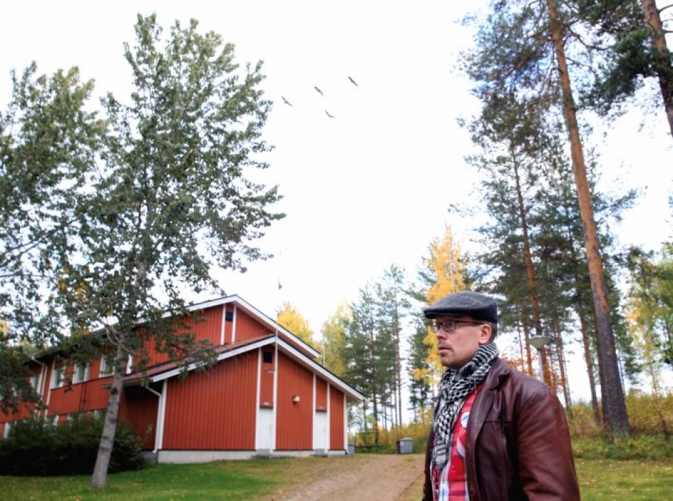 Vastaanottokeskuksen johtaja Tomi Martikainen odotti uusia asukkaita Lieksan Märäjälahdessa syksyllä 2015.
