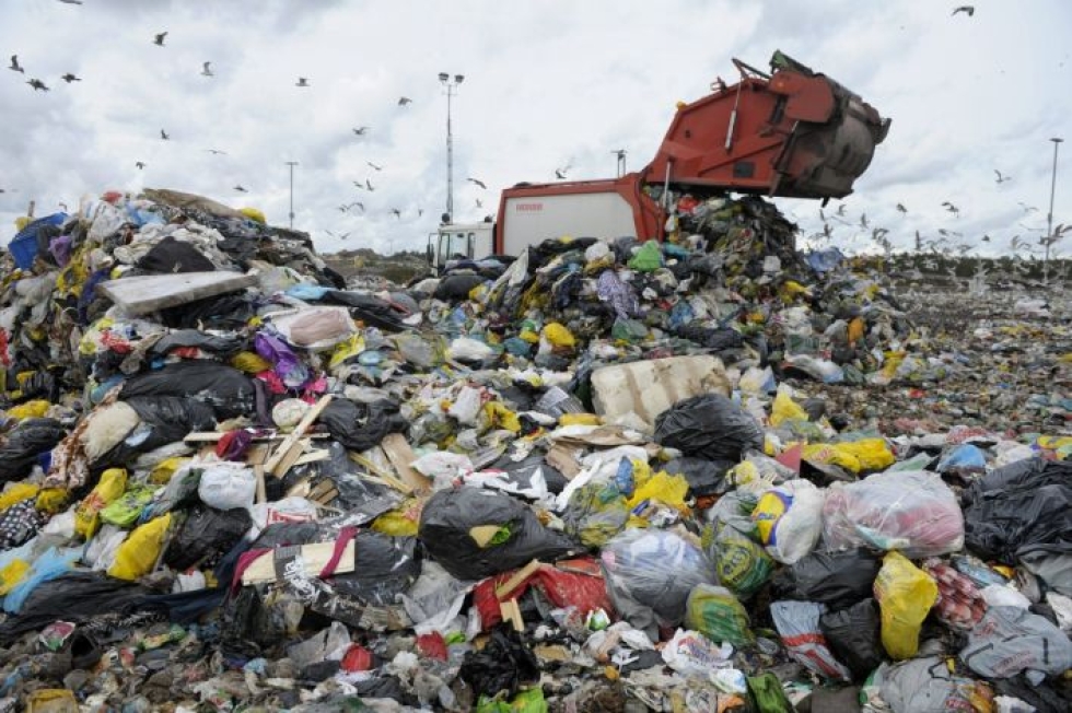 Tilastokeskus kertoo, että yhdyskuntajätteen määrä on vakiintunut 2,7–2,8 miljoonan tonnin väliin, mikä tarkoittaa noin viittäsataa kiloa jätettä asukasta kohti. LEHTIKUVA / MARTTI KAINULAINEN
