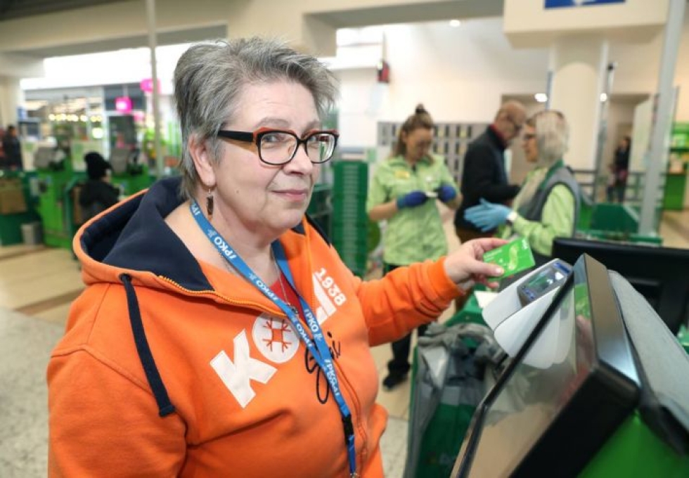 Pohjois-Karjalan Osuuskaupan päätyösuojeluvaltuutetun Riitta Seppäsen mukaan hänelle on tullut työntekijöiltä muutamia huolestuneita yhteydenottoja.