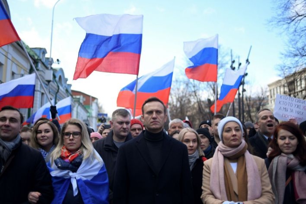 Aleksei Navalnyi (keskellä) myrkytettiin elokuussa Siperian Tomskissa. Kuva on viime helmikuulta opposition mielenosoituksesta Moskovasta. LEHTIKUVA / AFP