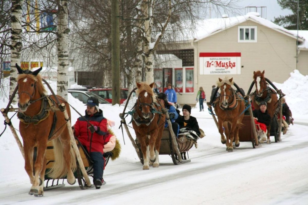 Pohjois-Karjalassa hevoskulttuuri on voimissaan. Arkistokuva Valtimon penkinpainajaisajeluista talvelta 2009.
