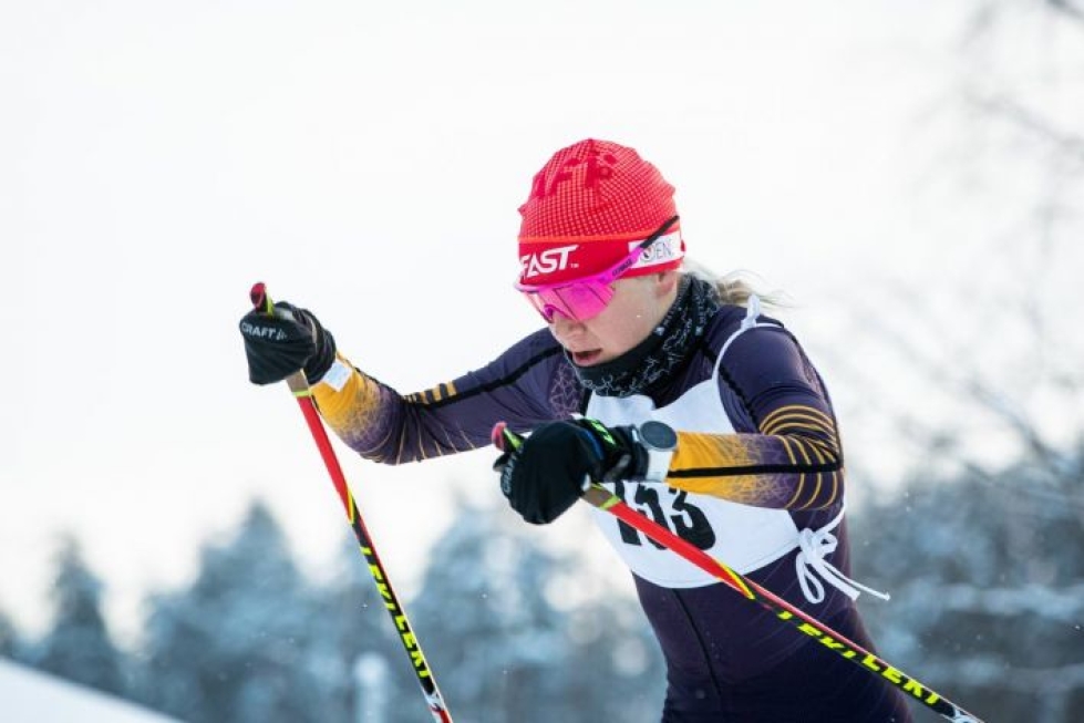 Kaisa Mäkäräinen antoi näytteen hiihtovauhdistaan lauantaina Pärnällä. Maanantaina hän lähtee ampumahiihdon maailmancup-kisaan Oberhofiin.