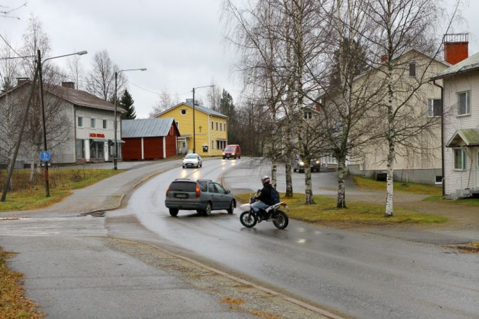 Arkistokuva Ilomantsin kirkonkylältä Kauppatieltä, jossa susi muun muassa on liikkunut.