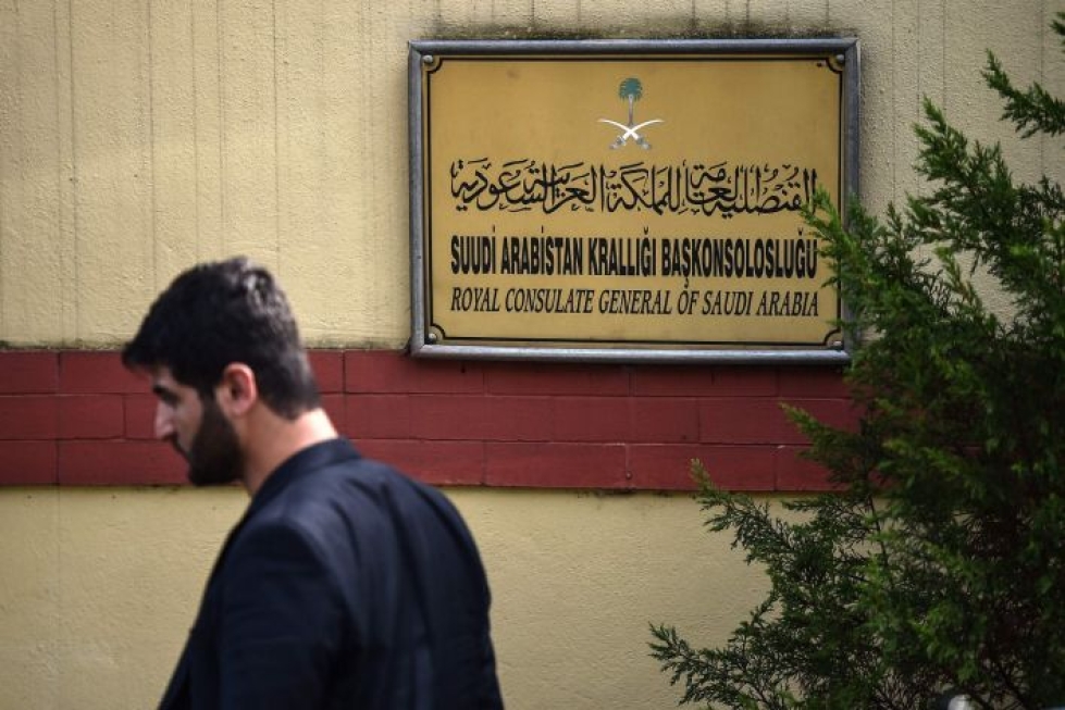 Saudi-Arabian Istanbulin-konsulaatin viemäristä on turkkilaislehden mukaan löytynyt jälkiä haposta. LEHTIKUVA/AFP