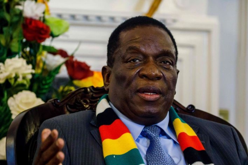 Zimbabwen presidentti Emmerson Mnangagwa kirjoittaa Twitterissä, että turvallisuusjoukkojen väkivaltaa ja huonoa käytöstä ei voi hyväksyä. LEHTIKUVA / AFP