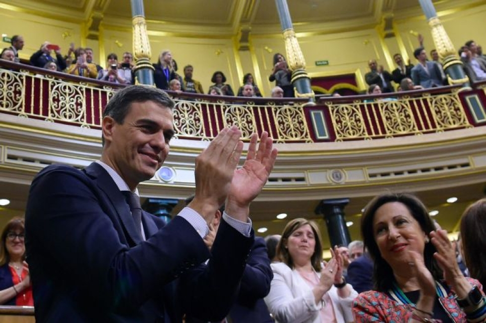 Pedro Sanchez vannoi tänään virkavalansa Espanjan pääministerinä. LEHTIKUVA / AFP