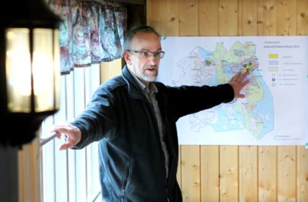 Yhdyskuntasuunnittelija Reino Kuivalainen kertoi Liperin yleiskaavan valmistelusta.