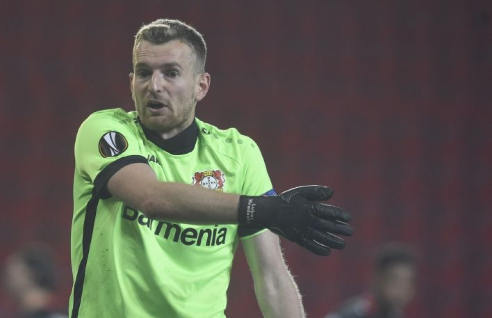 Suomalaismaalivahti Lukas Hradeckyn joukkue Leverkusen koki Prahassa 0–1-tappion. LEHTIKUVA / AFP