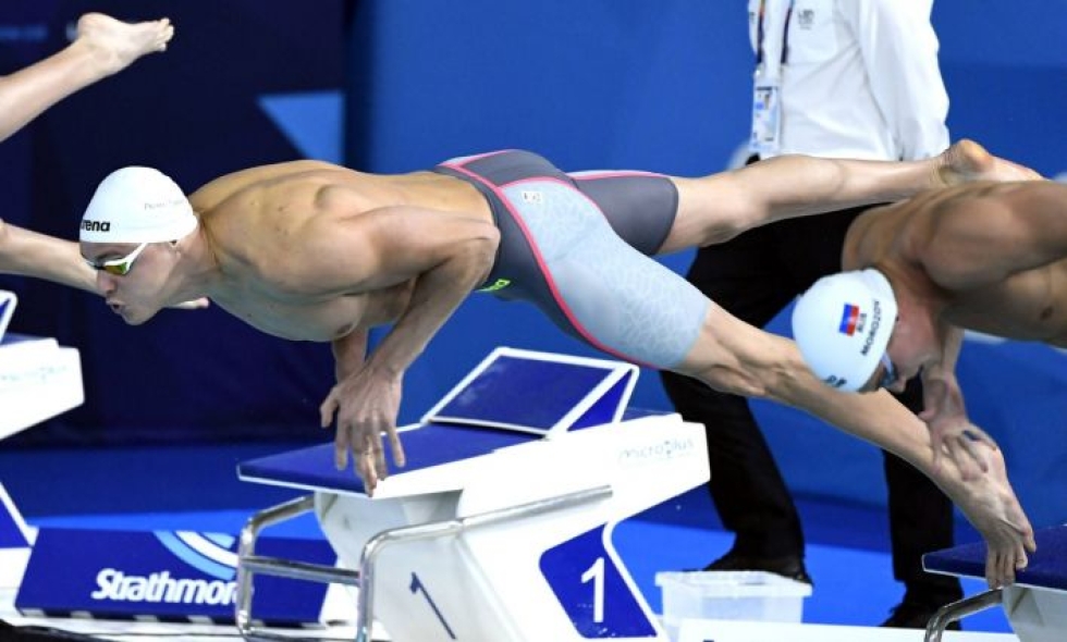 Uimarit opettelevat sulkemaan rintakehänsä ontelon starttihetkellä. Kuvassa Ari-Pekka Liukkonen. LEHTIKUVA / JUSSI NUKARI