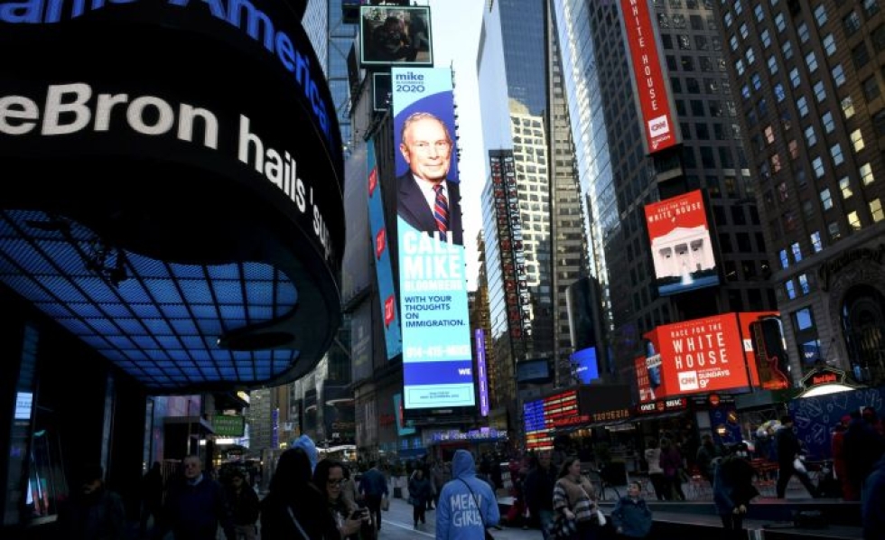 Presidenttiehdokkaaksi pyrkivä Mike Bloomberg lähtee kisaan supertiistaina takamatkalta mutta taskut täynnä riihikuivaa rahaa. Lehtikuva / Heikki Saukkomaa