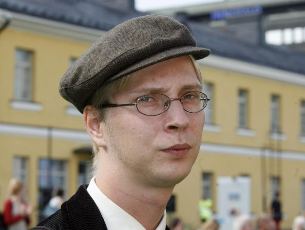 Timo Hännikäinen esiintyi Runomarkkinat-tapahtumassa Helsingissä elokuussa 2006. LEHTIKUVA / MARJA AIRIO