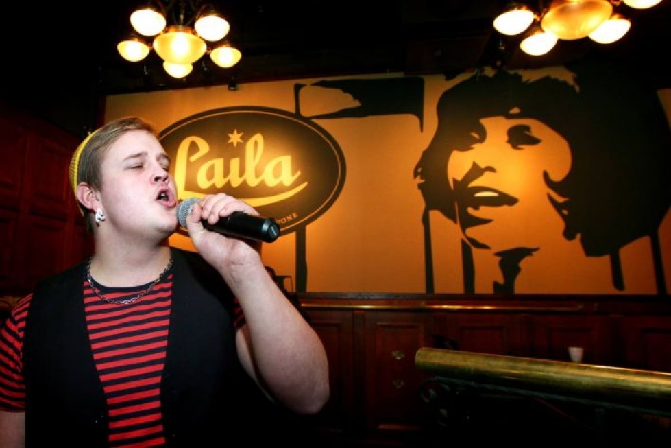 Aiemmin Lailana tunnetun ravintolan avajaisia vietettiin helmikuussa 2013. Samuli Riikonen oli baarin ensimmäinen laulaja Oasiksen kappaleella Don´t Look Back In Anger.
