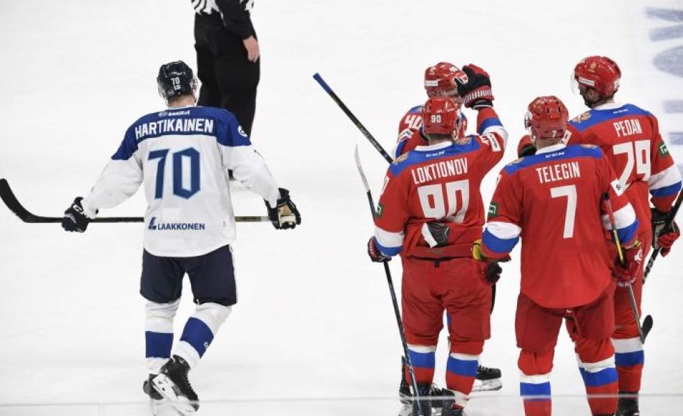 Venäjä juhli 3-0-voittoa Suomesta. LEHTIKUVA / Heikki Saukkomaa