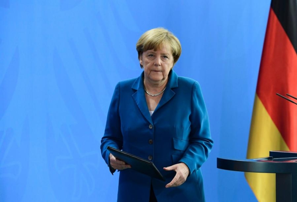 Merkelin mukaan väkivaltaiset hyökkääjät "haluavat heikentää yhteisöllisyyttä, avoimuutta ja haluamme auttaa ihmisiä". LEHTIKUVA/AFP