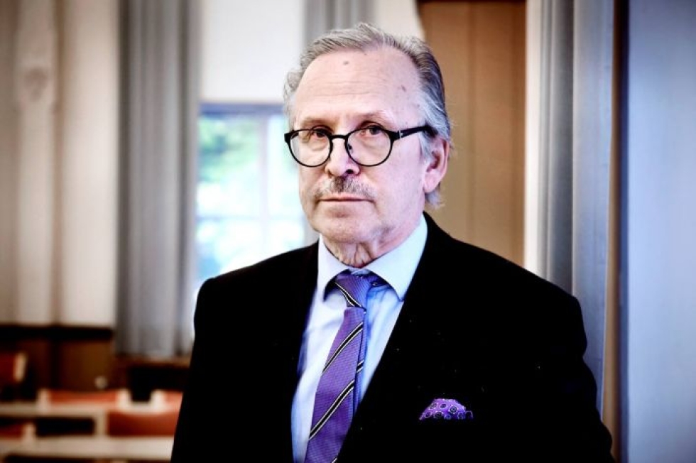 Kaunasin yliopiston Rudolf Holsti -professori Alpo Rusi on entinen suurlähettiläs, presidentin ulkopoliittinen neuvonantaja, kansainvälinen virkamies ja valtiotieteiden tohtori.