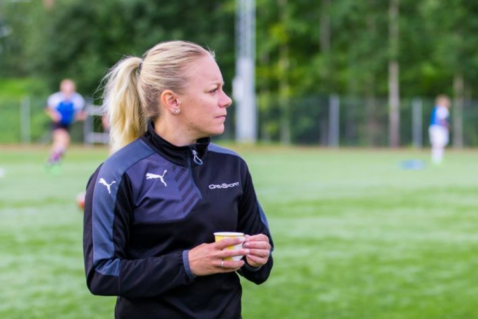 Eeva-Maria Saari lopetti oman peliuransa viime vuonna. Vyölle jäi muun muassa Suomen mestaruus HJK:ssa.