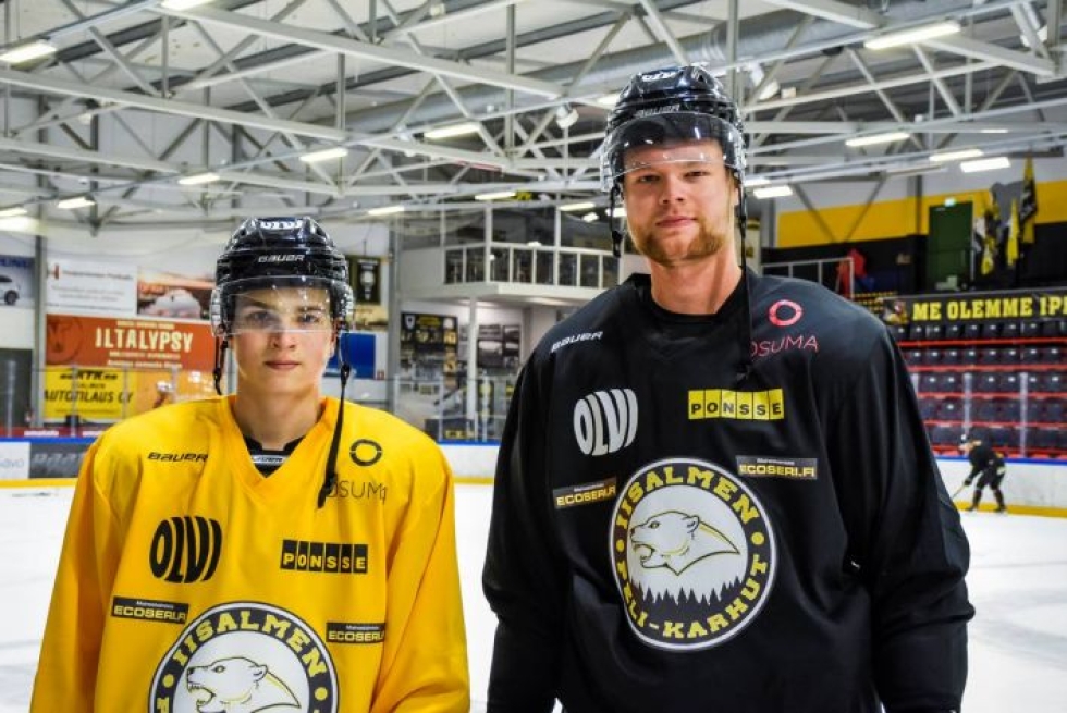 Panu Passiniemi ja Oliver Felixsson ovat palanneet syöpähoitojen jälkeen jääkiekkokaukaloon.