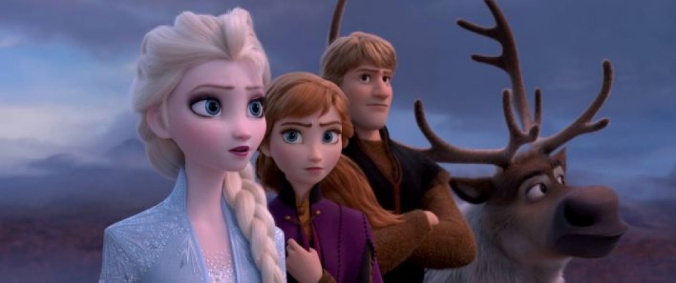 Sisarukset Elsa ja Anna seikkailevat jälleen.