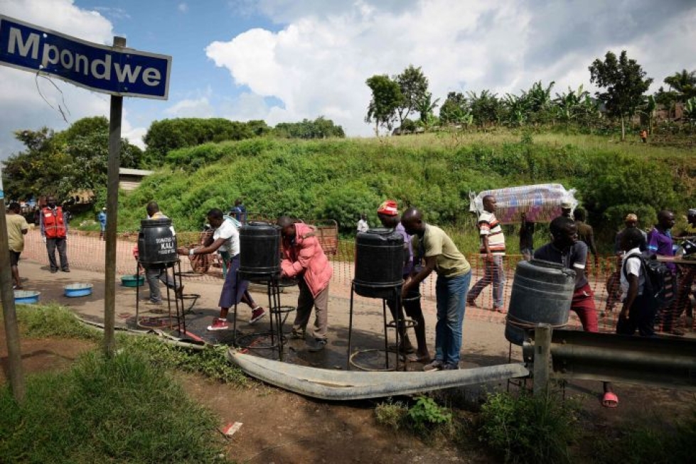 Ebolaepidemia on levinnyt Kongossa viime vuodesta asti. Kuva kongolaiselta peseytymispisteeltä. Lehtikuva/AFP