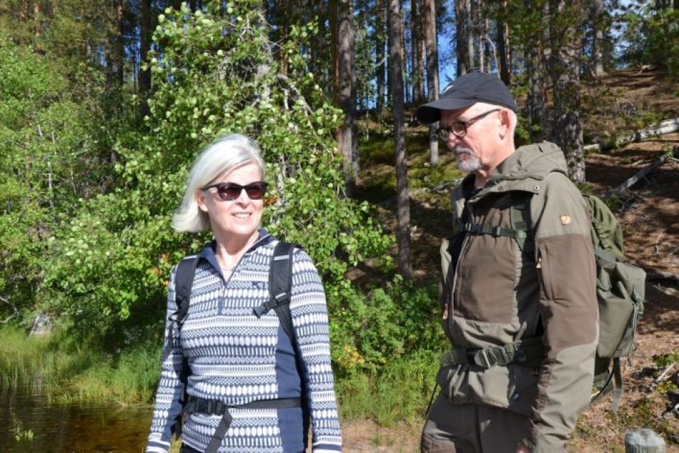 Matti ja Anne Salonen Järvenpäästä kehuivat kierroksensa Kainuun ja Pohjois-Karjalan kansallispuistoissa olleen tosi mahtava juttu. Petkeljärveltä he suunnistivat jo kotia kohti.