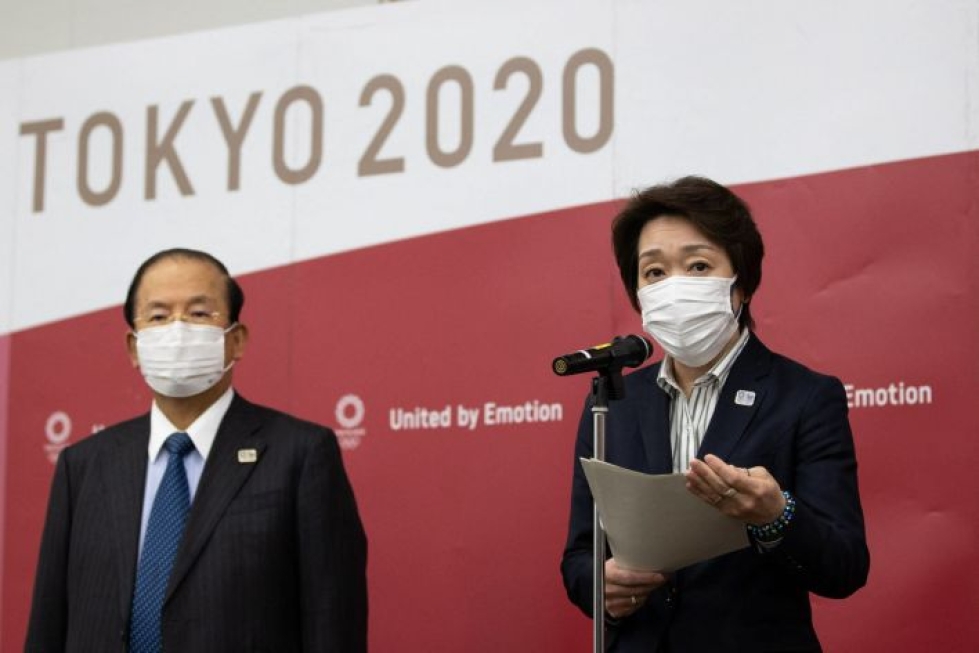 Hashimoto (oikealla) valittiin viime viikolla olympialaisten järjestelytoimikunnan puheenjohtajaksi. Lehtikuva/AFP