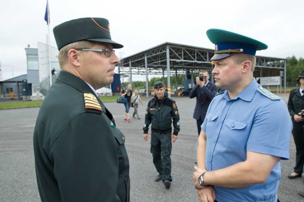 Niiralan rajanylityspaikalla Tohmajärvellä pidettiin heinäkuussa tiedotustilaisuus, jonka aiheena olivat Suomen ja Venäjän rajavaltuutettujen yhteistyö ja rajavalvonta. Kuvassa vasemmalla Olli Lampinen ja oikealla Andrei Gnevushev.