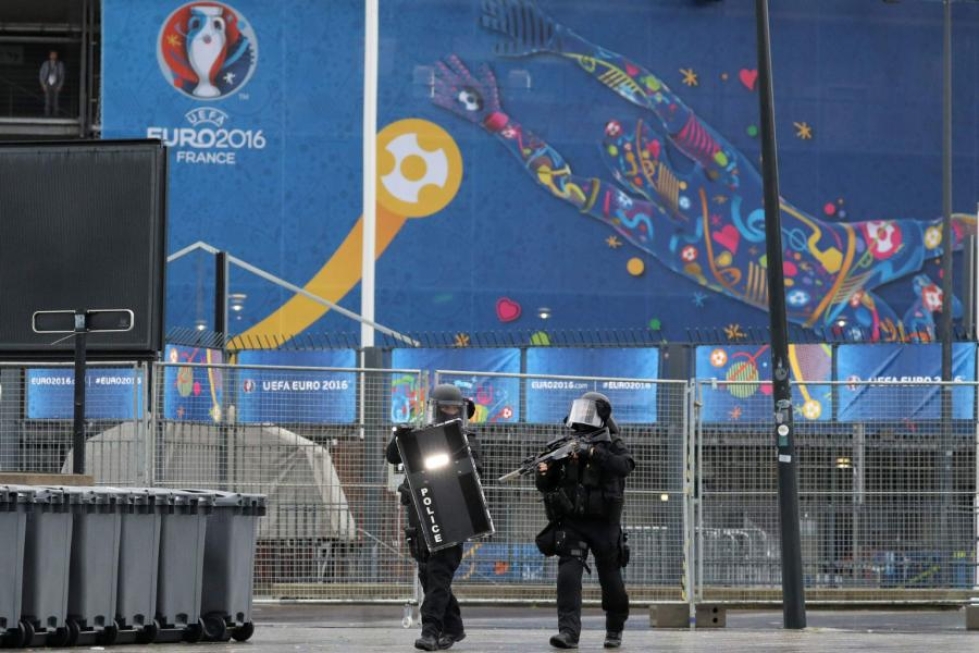 Ranskan poliisi harjoitteli terrorihyökkäyksen vastatoimia tänään Stade de France -stadionin tuntumassa Pariisin lähellä. LEHTIKUVA/AFP
