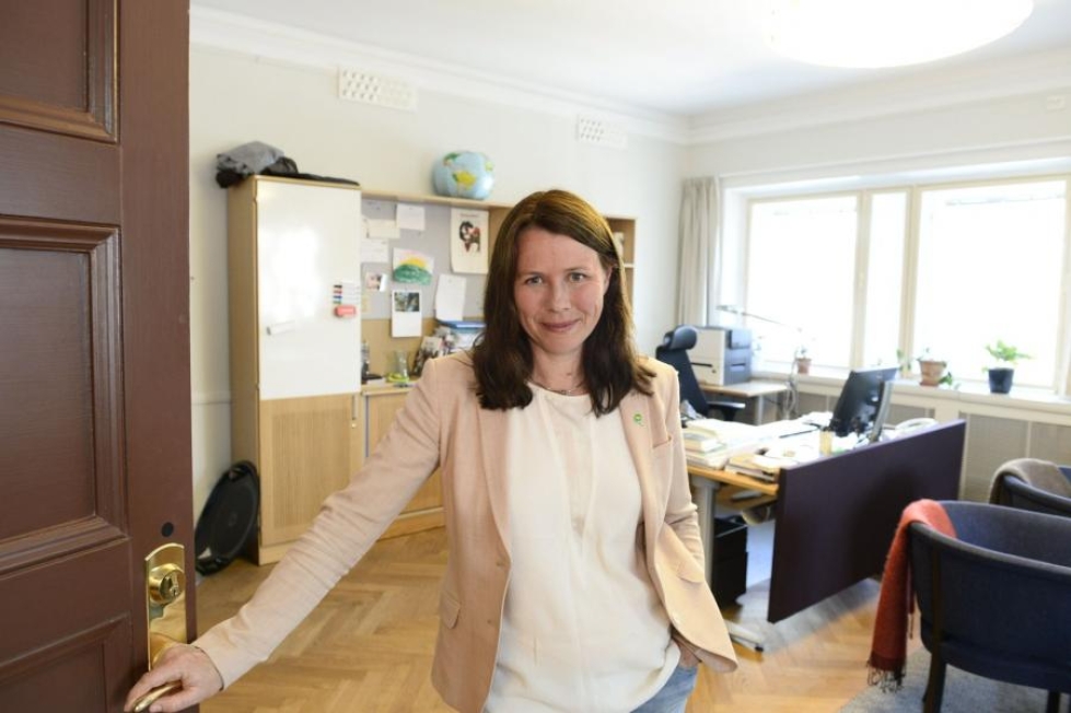 Ympäristöpuolueen johdosta syrjäytetty Åsa Romson on ilmoittanut luopuvansa ministerin tehtävistä. Kuva: Lehtikuva/TT