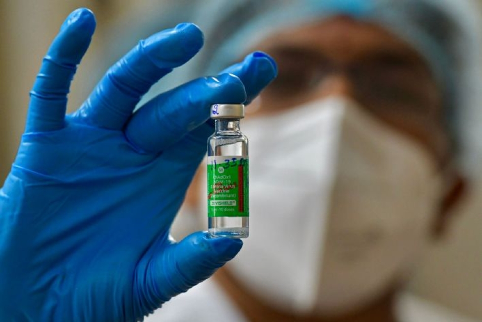 Terveydenhuollon ammattilaiset ovat toivoneet voivansa antaa Covishield-rokotetta, joka on Intiassa valmistettu versio AstraZenecan ja Oxfordin yliopiston kehittämästä rokotteesta. LEHTIKUVA/AFP