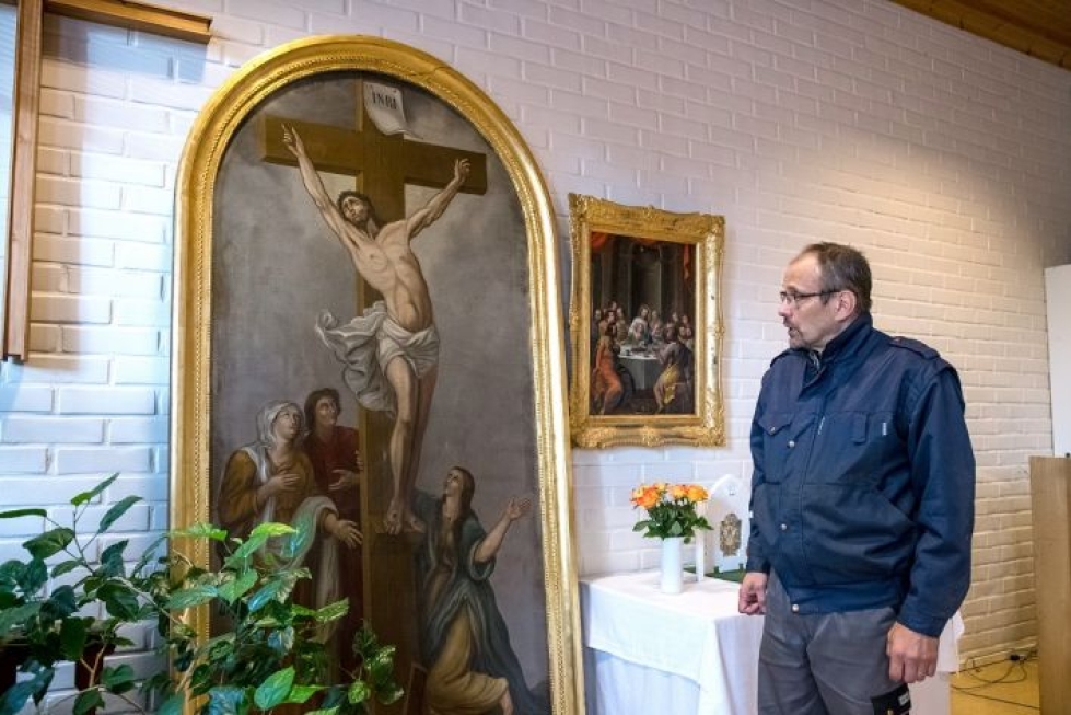 Kiinteistömestari Jouni Heiskanen pelasti arvokkaan alttaritaulun palavasta Kiihtelysvaaran kirkosta.