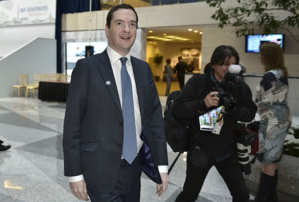 Valtiovarainministeri George Osborne kirjoitti laskelmista Timesissa. Lehtikuva/AFP
