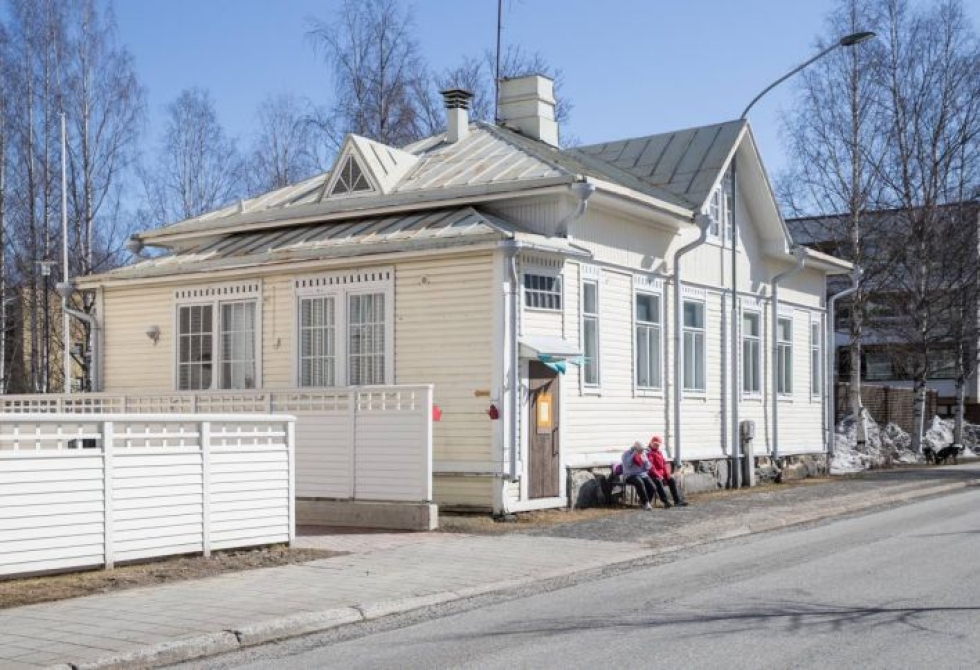 Yhteisötalo Satama toimii Yläsatamakatu 28:ssa Joensuun keskustassa. Sisäänkäynti on talon takana.