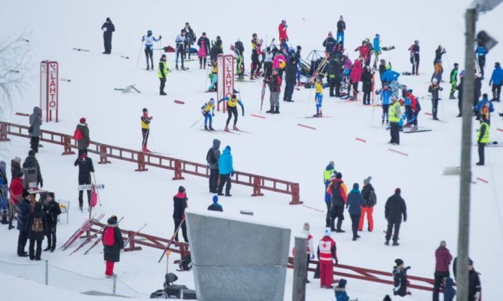 Viime vuonna maakuntaviesti hiihdettiin Pärnävaaralla.
