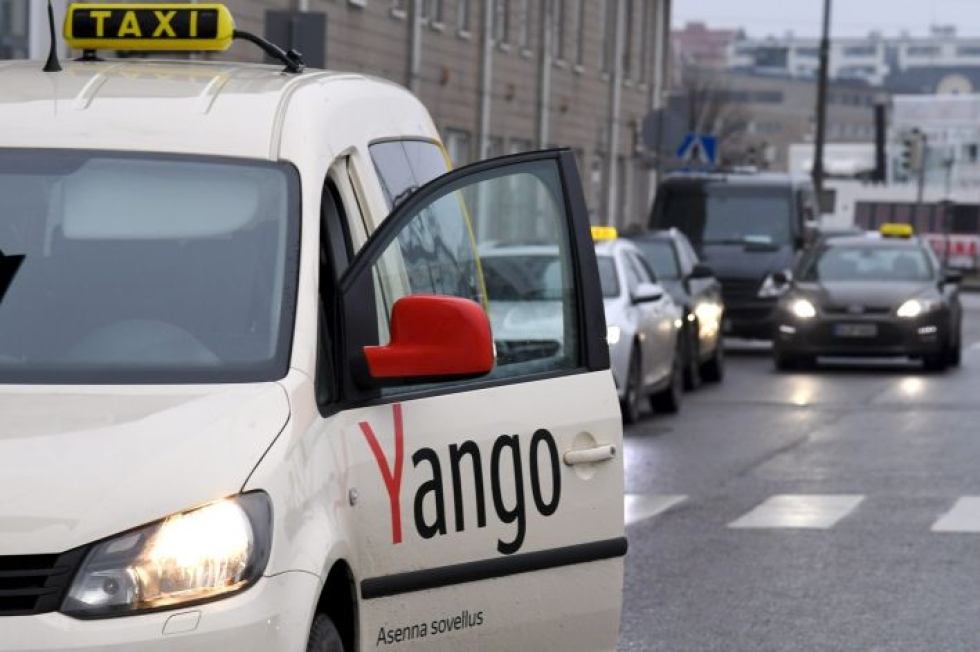 Yango-tuotemerkillä toimivalla palvelulla ei ole omia autoja, vaan yhtiö toimii yhteistyössä paikallisten taksiyhtiöiden ja kuljettajien kanssa. LEHTIKUVA / JUSSI NUKARI