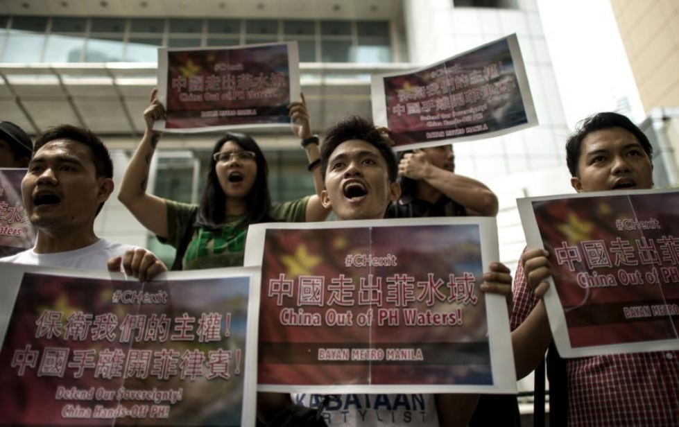 Mielenosoittajat vastustivat Kiinan toimintaa Etelä-Kiinan merellä Filippiinien pääkaupungissa Manilassa. LEHTIKUVA/AFP