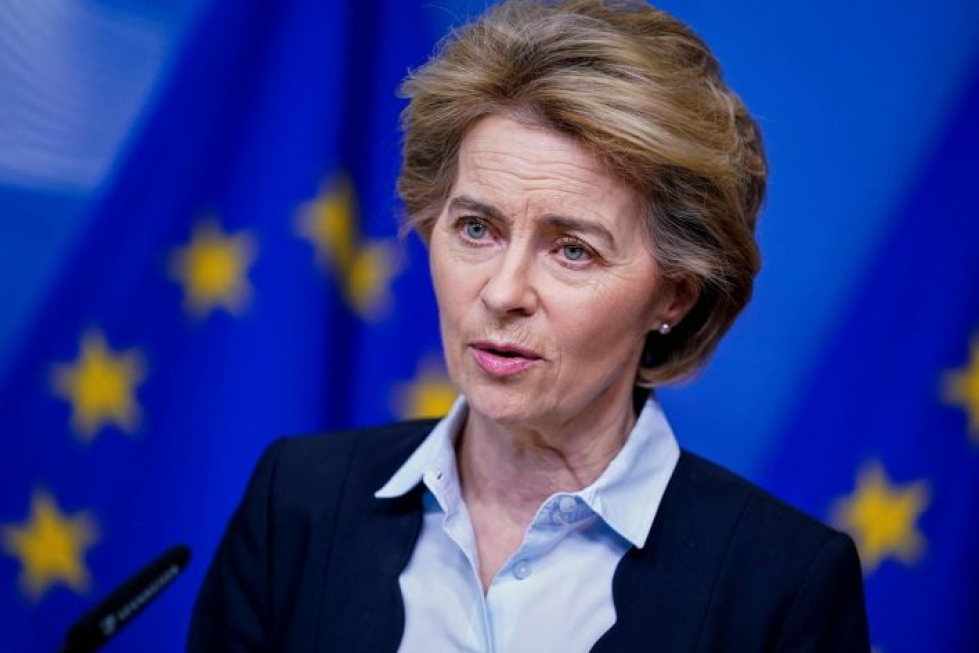 Komission puheenjohtaja Ursula von der Leyen ja varapuheenjohtajat pitävät yhteisen infon koronaviruksesta. LEHTIKUVA/AFP