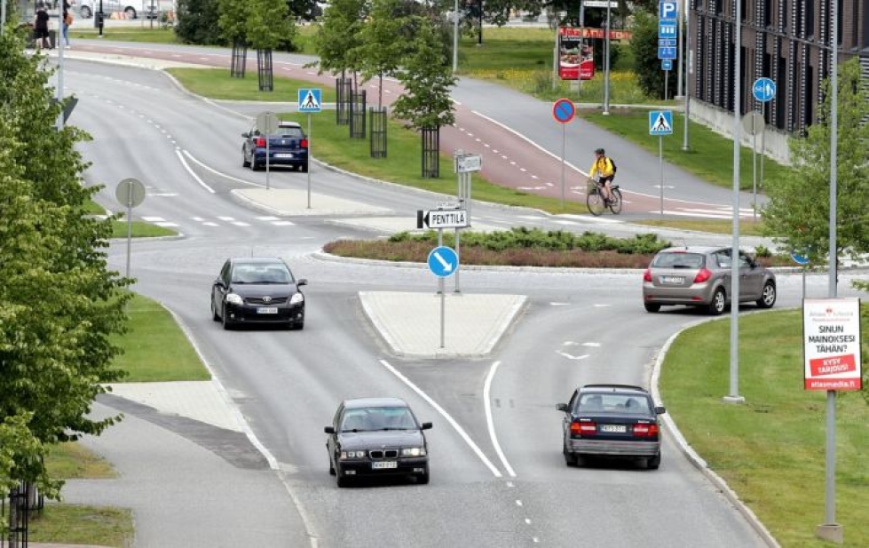 Joensuun Itärannassa Penttilänkadun ja Vanhan Raitin risteysalueella on sattunut poliisin kirjausten perusteella kuusi pyöräkolaria viiden viime vuoden aikana. Vuonna 2018 rakennettu liikenneympyrä on vähentänyt vahinkoja. 