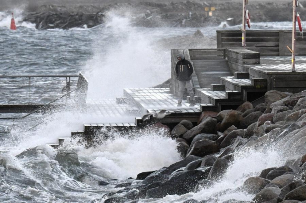 Ruotsin ilmatieteen laitos on antanut kakkosluokan myrskyvaroituksen Etelä-Ruotsin länsirannikolle.  Kuva: Lehtikuva/TT