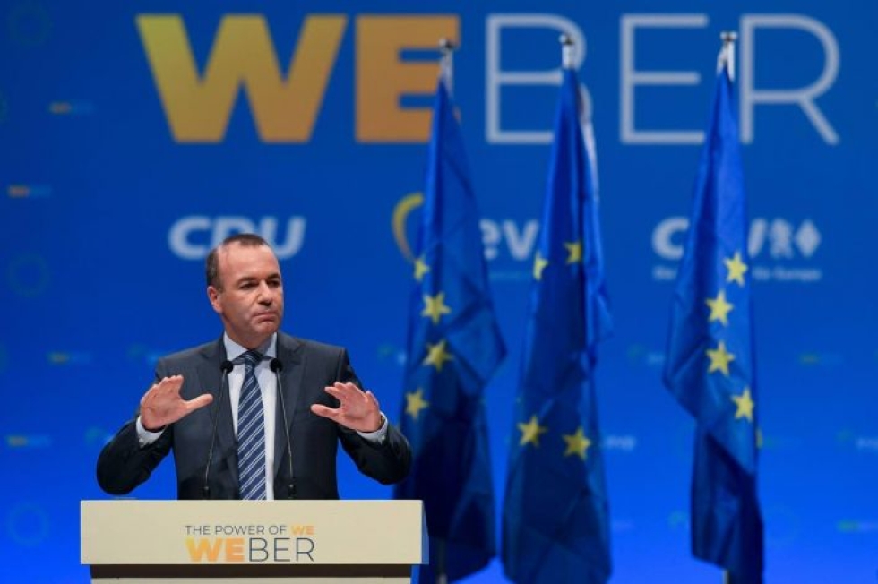Vaaliviikonlopun alla eurovaalikampanjat huipentuivat useimmissa EU-maissa. Osassa maita äänestys oli jo käynnissä. Vaalien kärkiehdokkaista EPP:n Manfred Weber puhui vaalitilaisuudessa Münchenissa. Jos EPP:stä tulee suurin ryhmä parlamenttiin, Weber voi nousta komission puheenjohtajaksi.