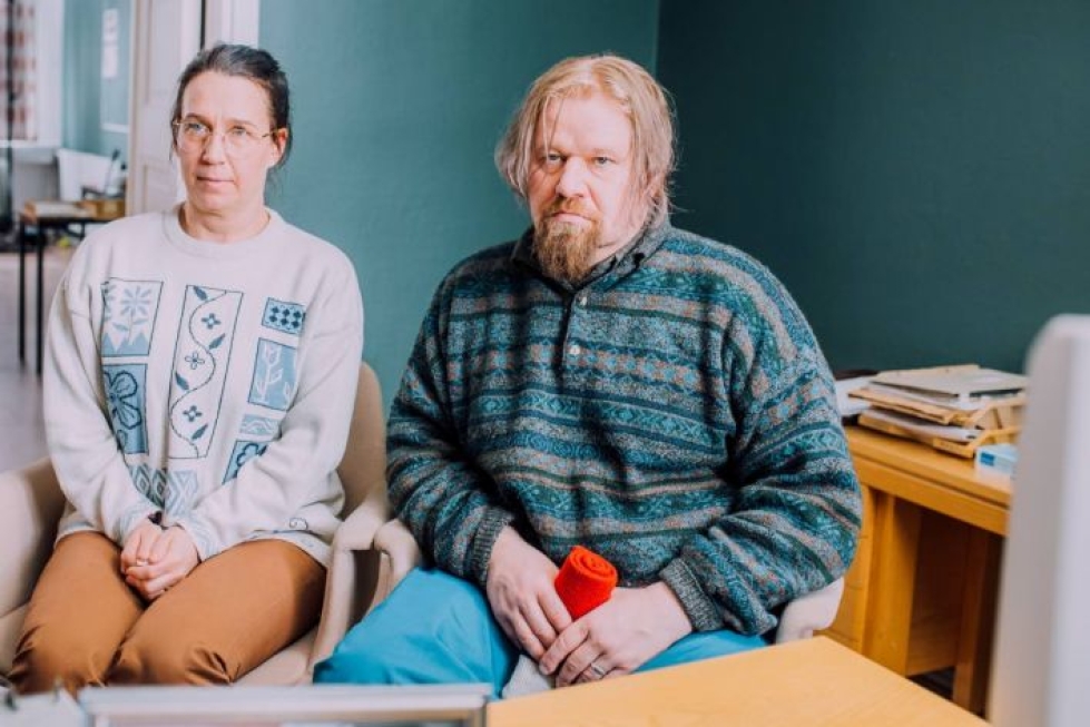 Janne Kinnunen ja Heidi Syrjäkari näyttelevät Pieniä suuria valheita -uutuuselokuvassa.