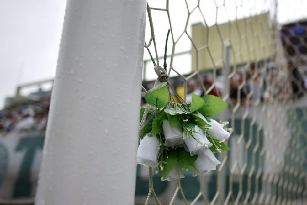 Lentoturmassa kuolleita Chapecoensen pelaajia ja joukkueen muuta henkilökuntaa on surtu laajalti. LEHTIKUVA/AFP