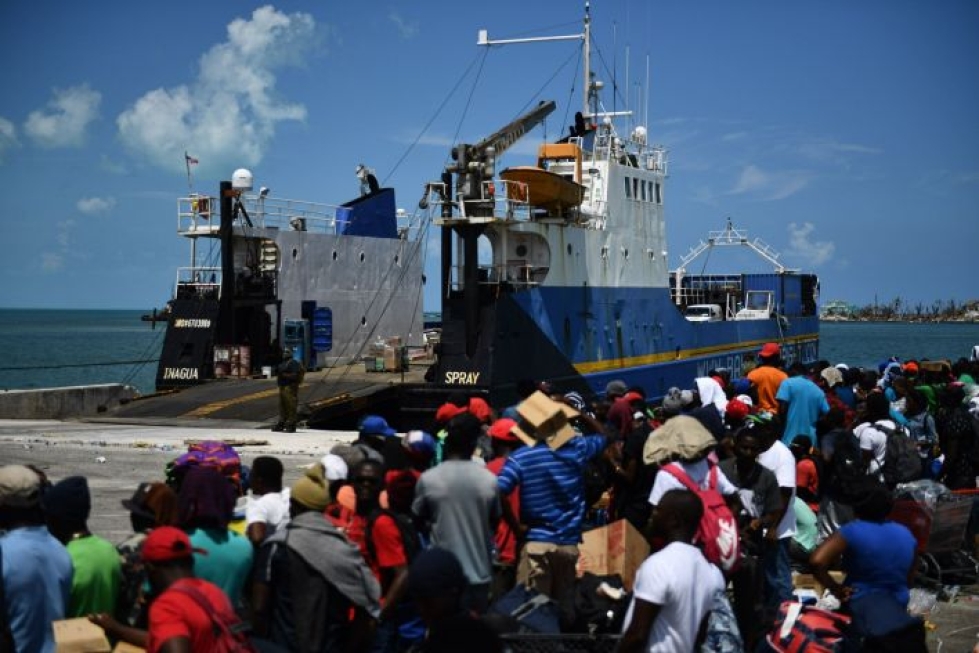 Dorianin kodittomiksi jättämät asukkaat ovat pyrkineet Bahamasaarilta evakkoon. LEHTIKUVA/AFP
