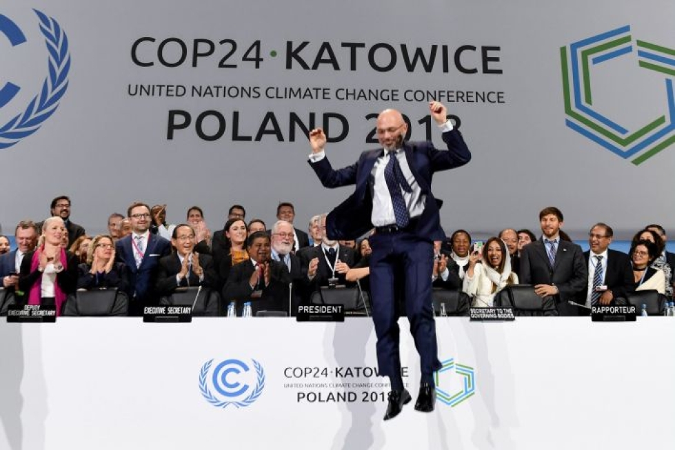 Michal Kurtyka hyppäsi ilmaan ilmastohuippukokouksen päätteeksi Puolassa.