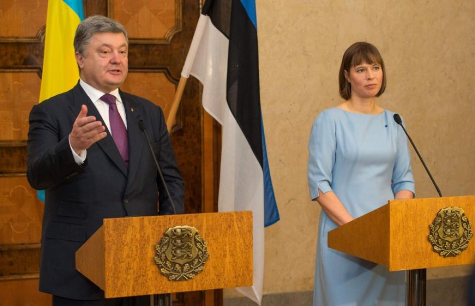 Viron presidentti Kersti Kaljulaid keskusteli asiasta tänään Ukrainan presidentti Petro Poroshenkon kanssa Tallinnassa. LEHTIKUVA/AFP