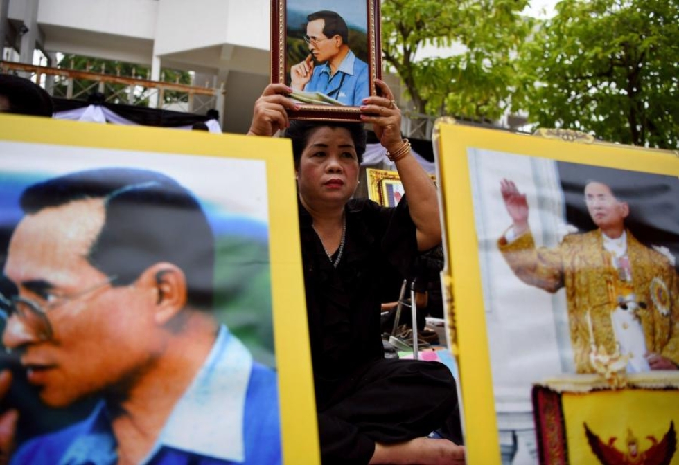 Thaimaahan on julistettu suruaika seitsemällä vuosikymmenellä hallinneen kuninkaan kuoleman vuoksi. LEHTIKUVA/AFP
