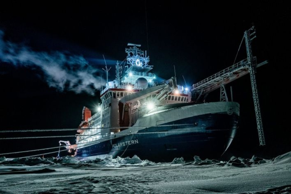 Tutkimusjäänmurtaja Polarstern ajettiin arktiselle alueelle viime vuoden syyskuussa ja sen annettiin jäätyä kiinni merijäähän. LEHTIKUVA/AFP