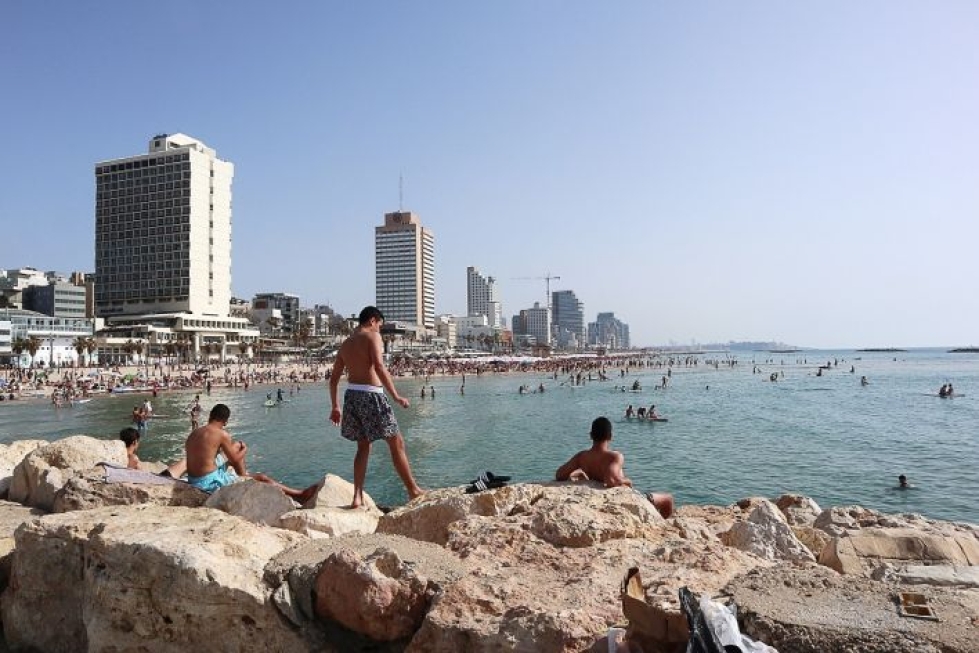 Tel Avivissa kaupunkiloma yhdistyy sulavasti rantalomaan. Rannalla on omat alueensa muun muassa surffareille, kuntoilijoille, auringonpalvojille ja perhepiknikeille.